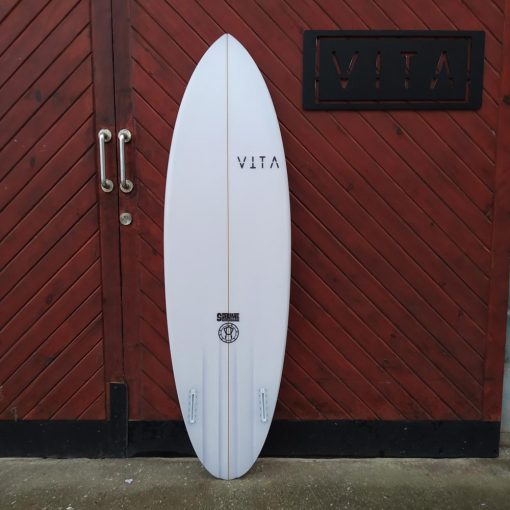 Tabla surf VITA con canales modelo Twin Rudder