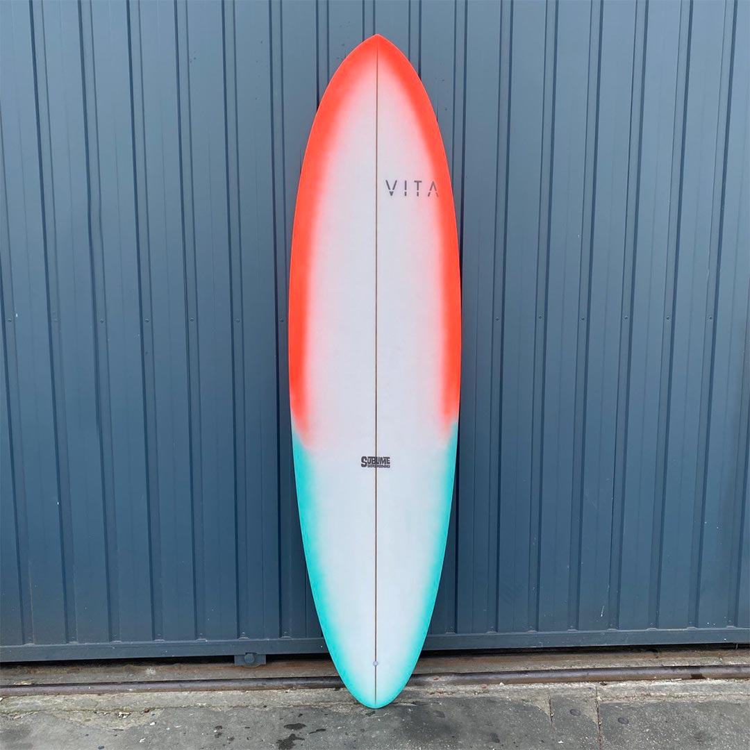 Tabla de surf stock VITA Single Rudder VT 1428 bicolor